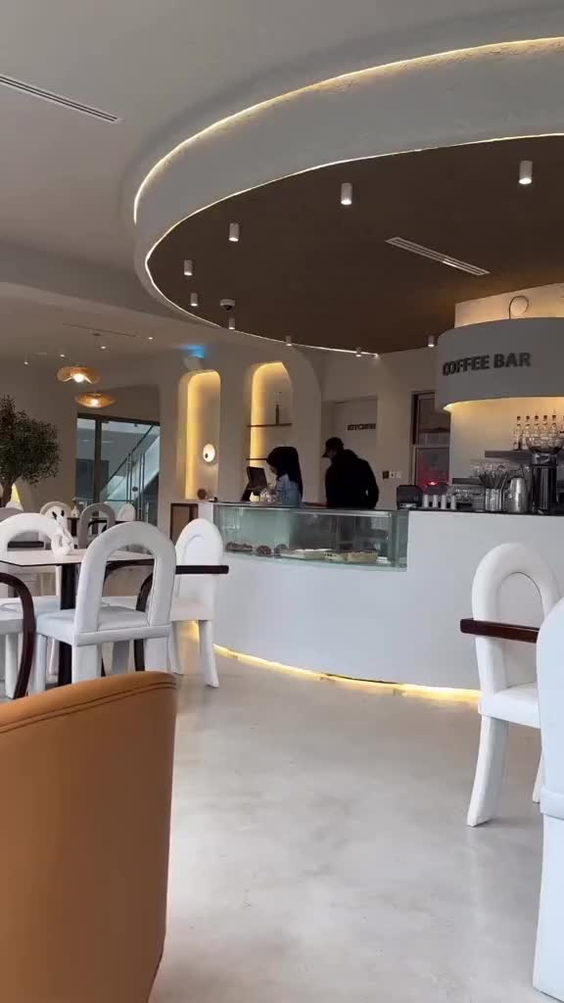 Izzi brunch, Lana plaza