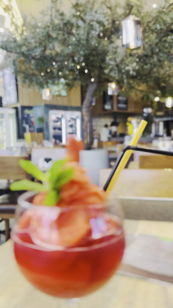 Parrots Restaurant & Café