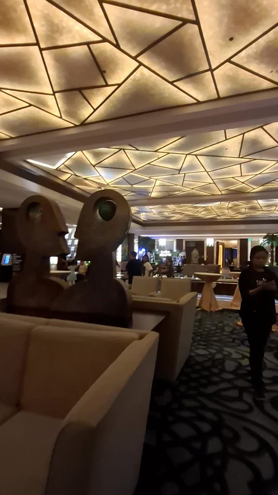 Crimson Hotel Filinvest City, Alabang