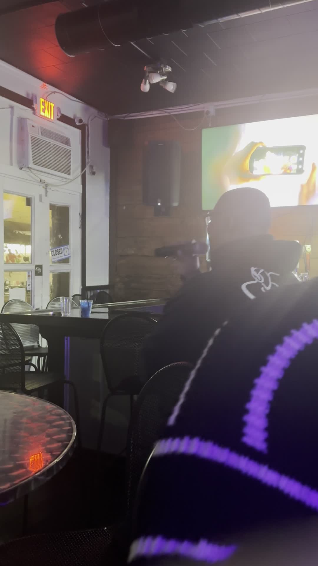 Frozen Notes Pizza \u0026 Karaoke Bar