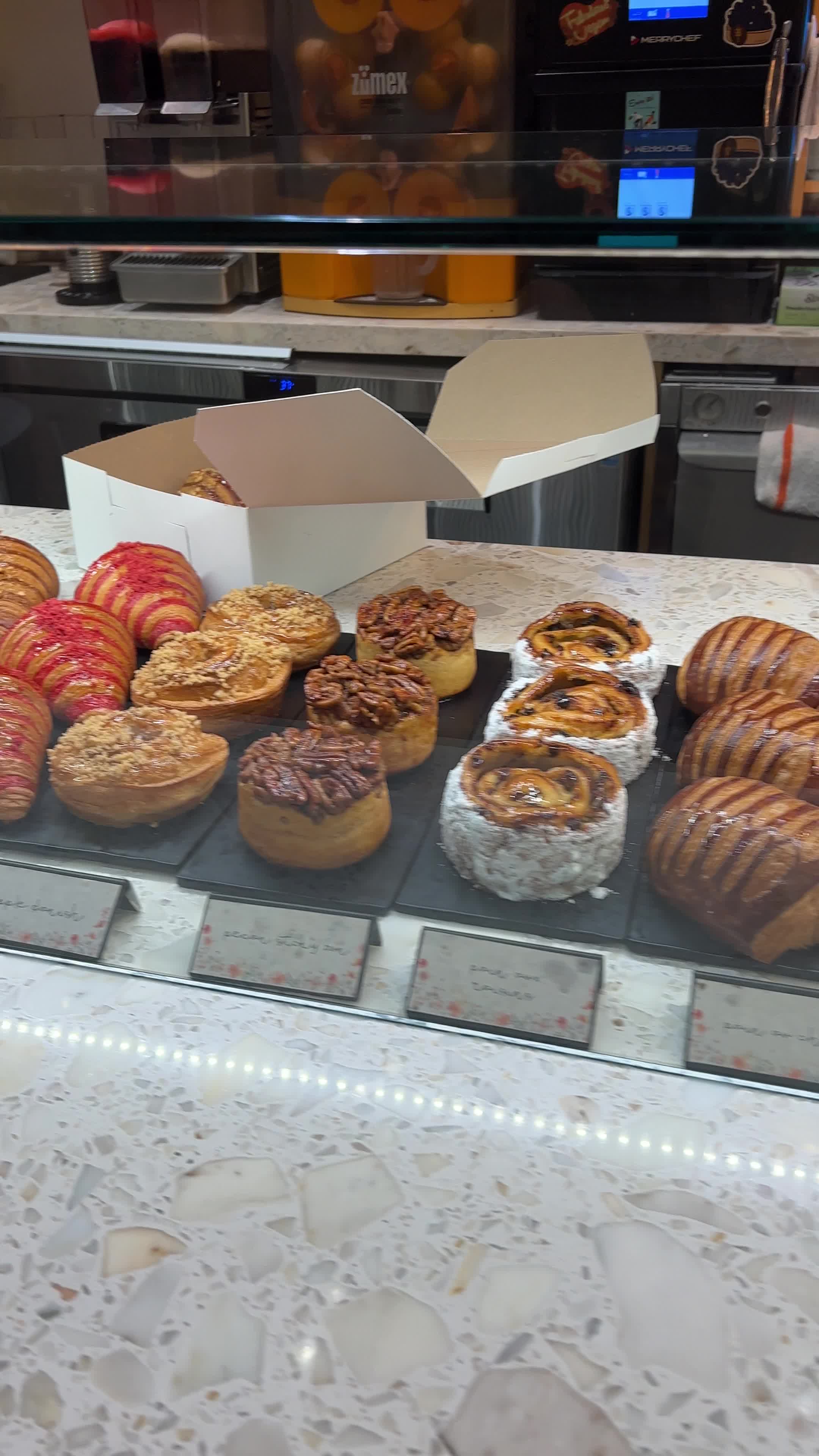 L'Artisane Creative Bakery