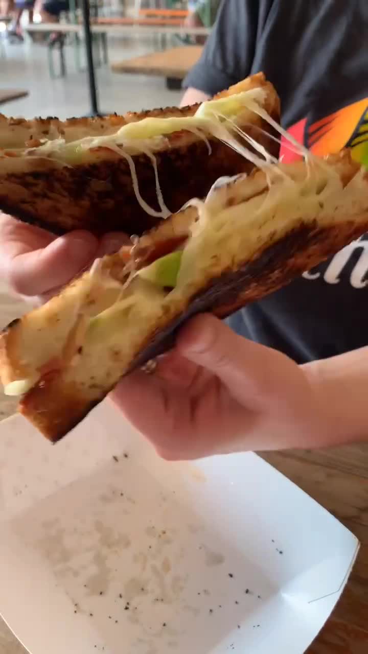 Mom On the Go Food Truck