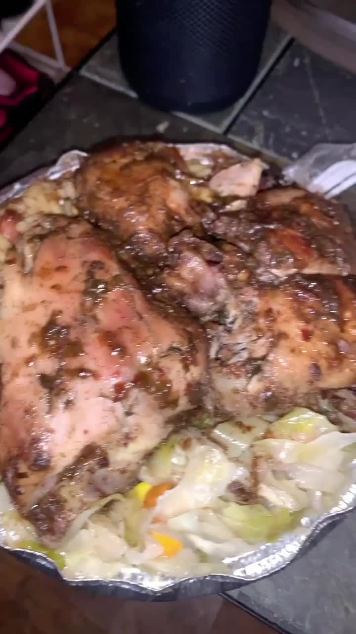 Video review of Peppa's Jerk Chicken