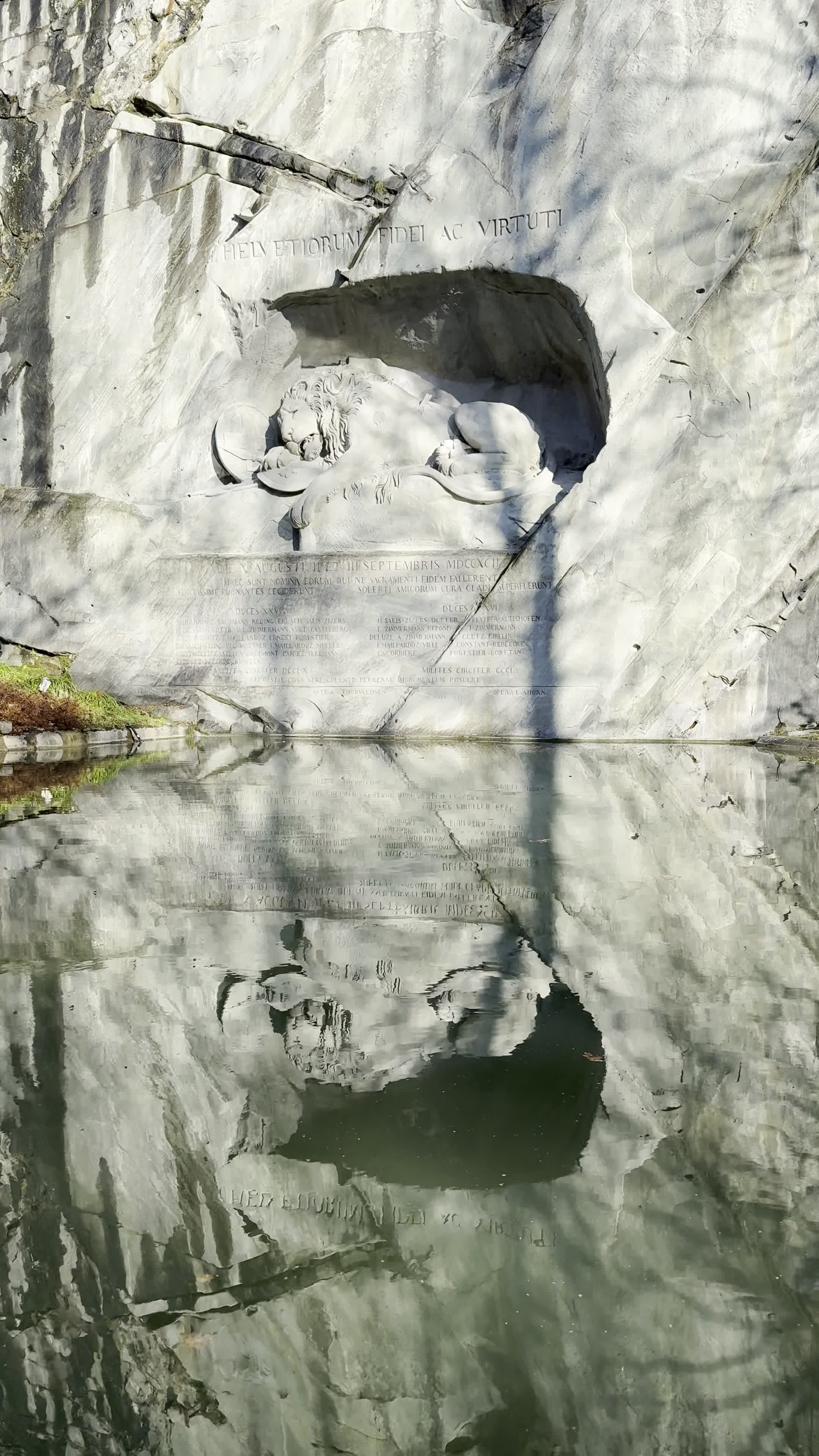 Video review of Lion Monument (Löwendenkmal)