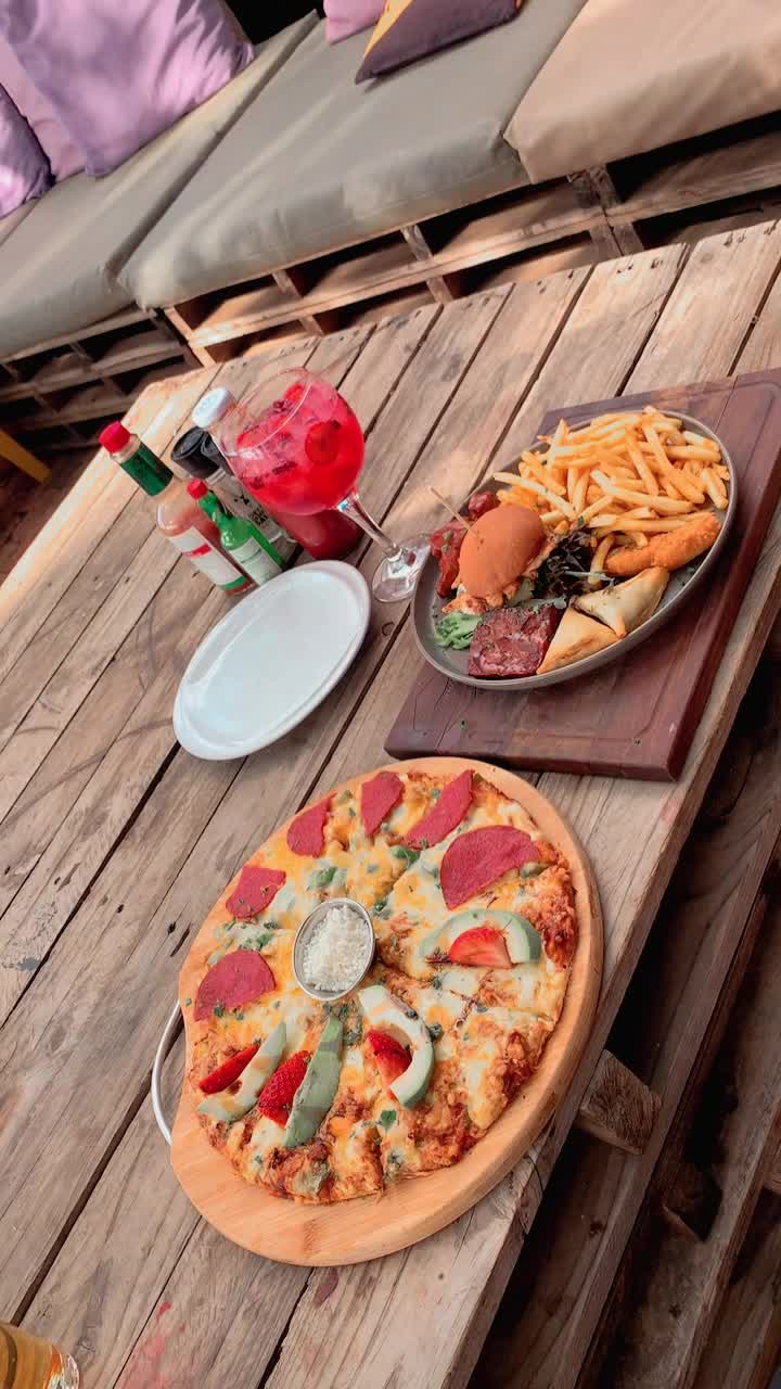 Grounded container bar & cafe