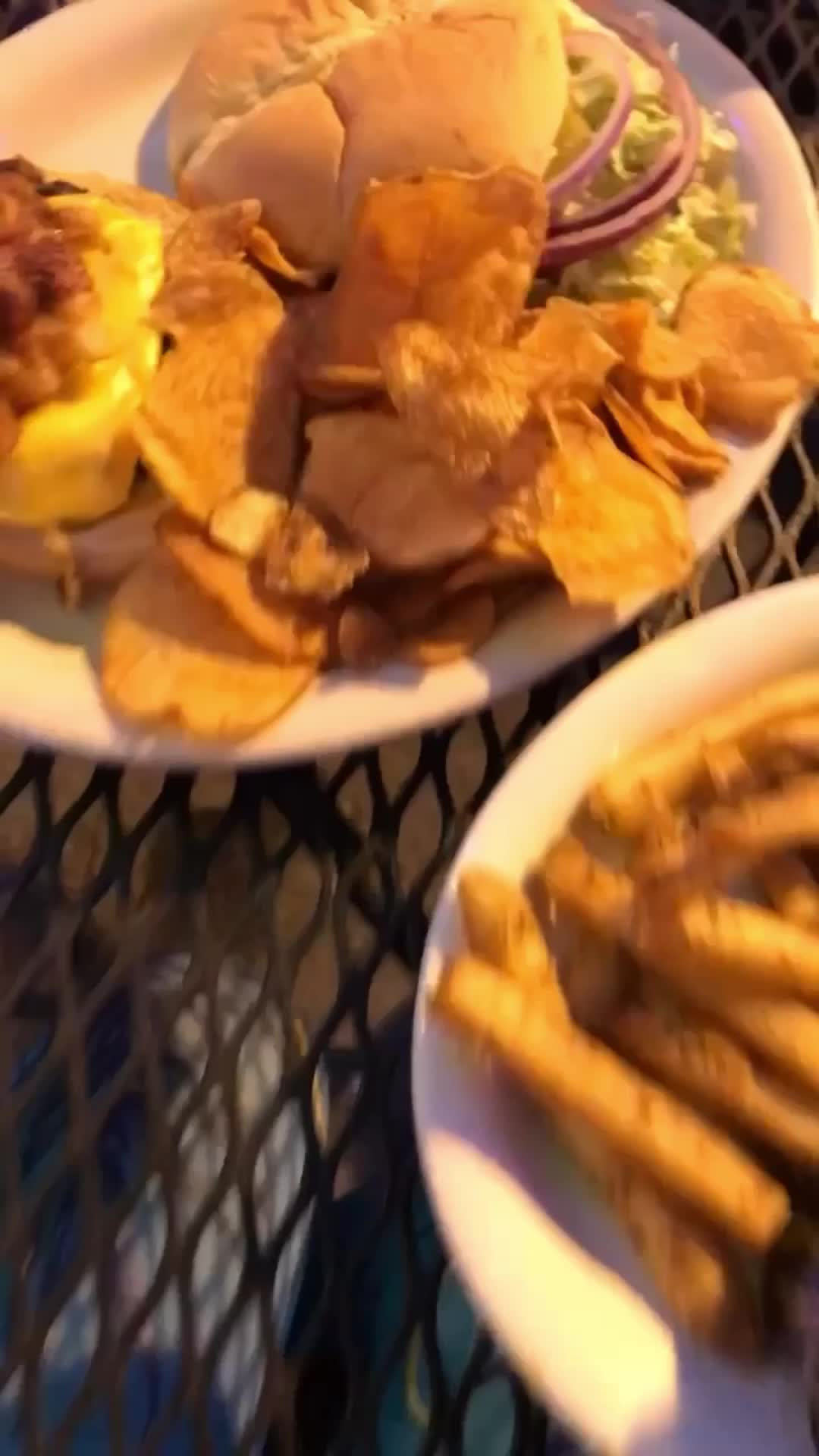 Video review of Alfred's on Beale