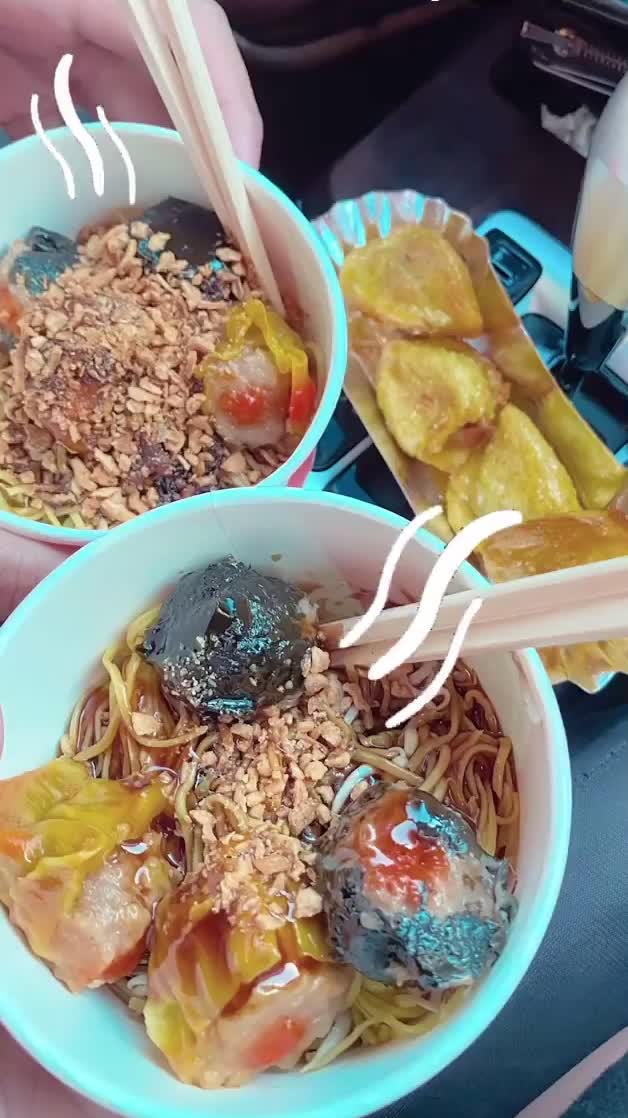 Luna's HK Style Fried Noodles