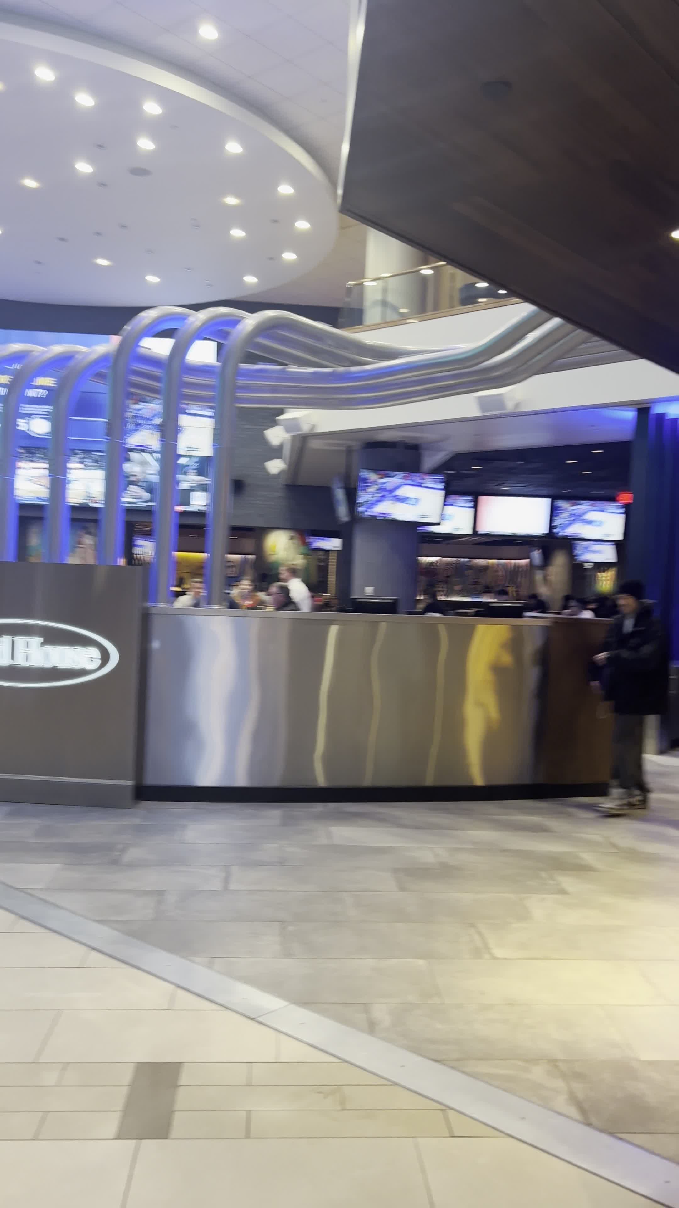 Video review of Yard House