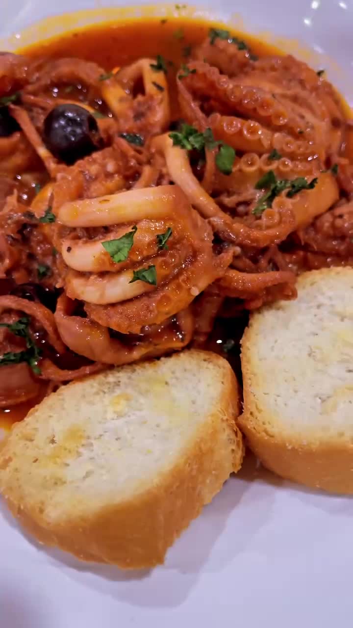 Ramada Encore Hotel (فندق رمادا أنكور شرق)