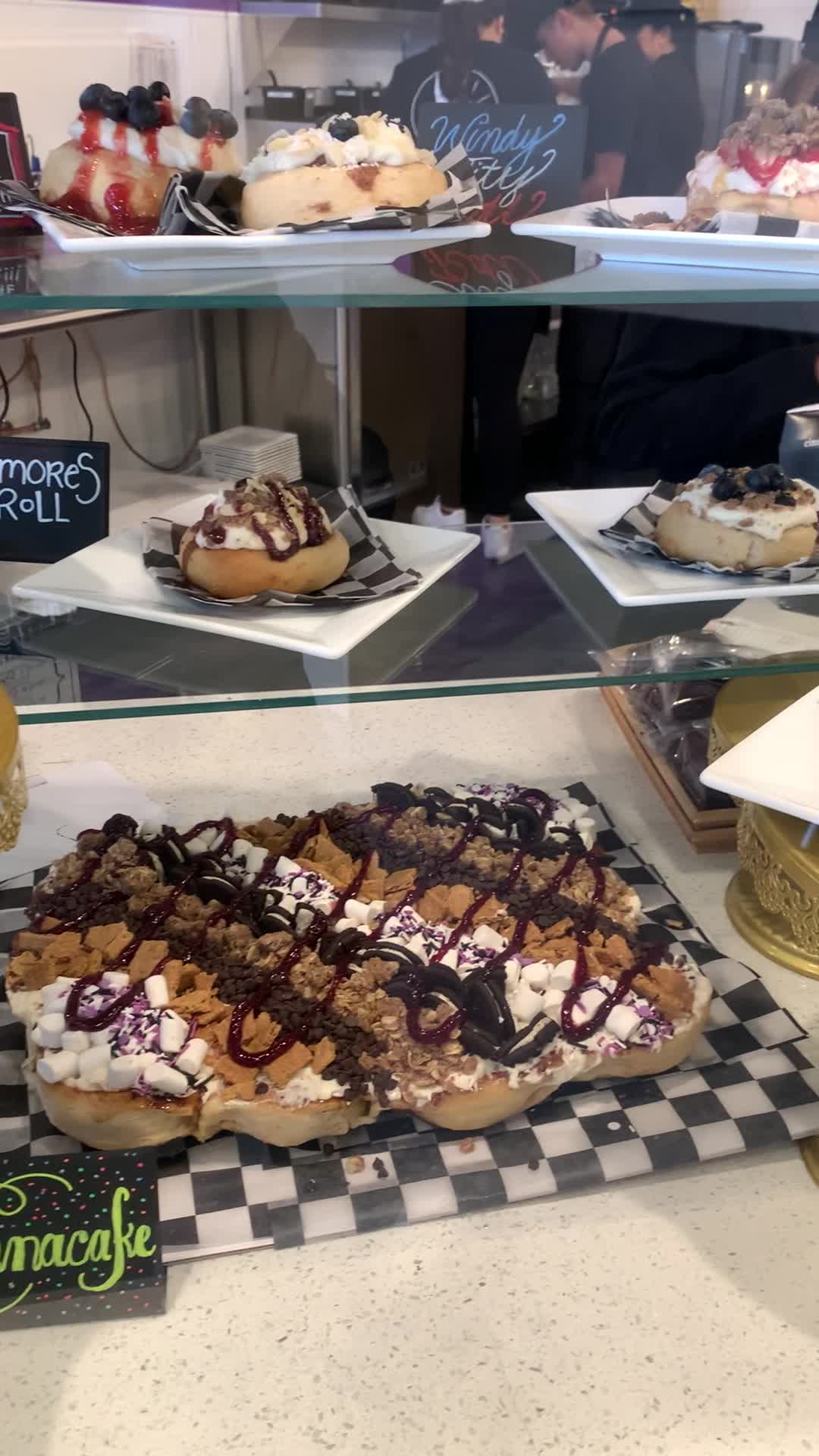 Video review of Cinnaholic