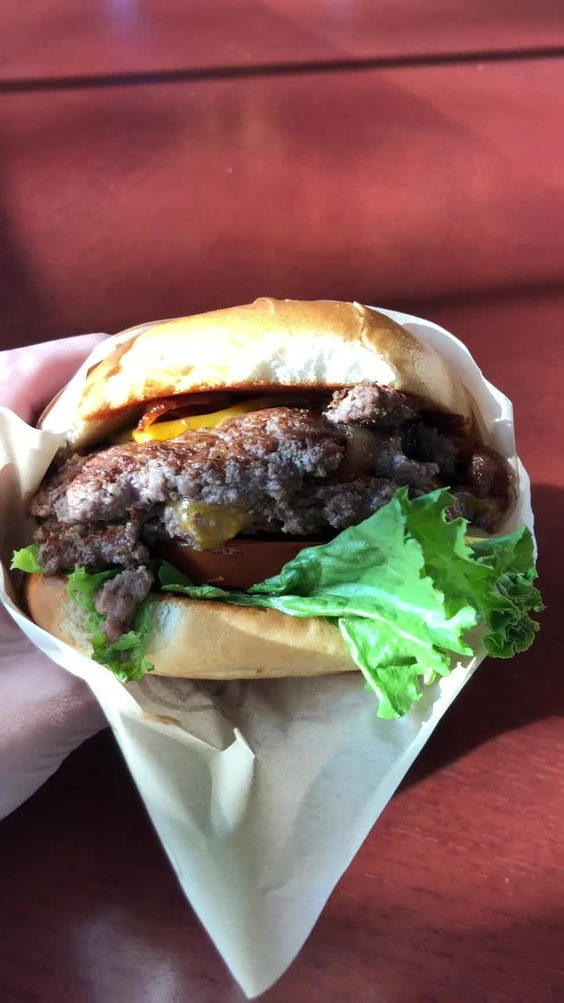 D-Luxe Burger