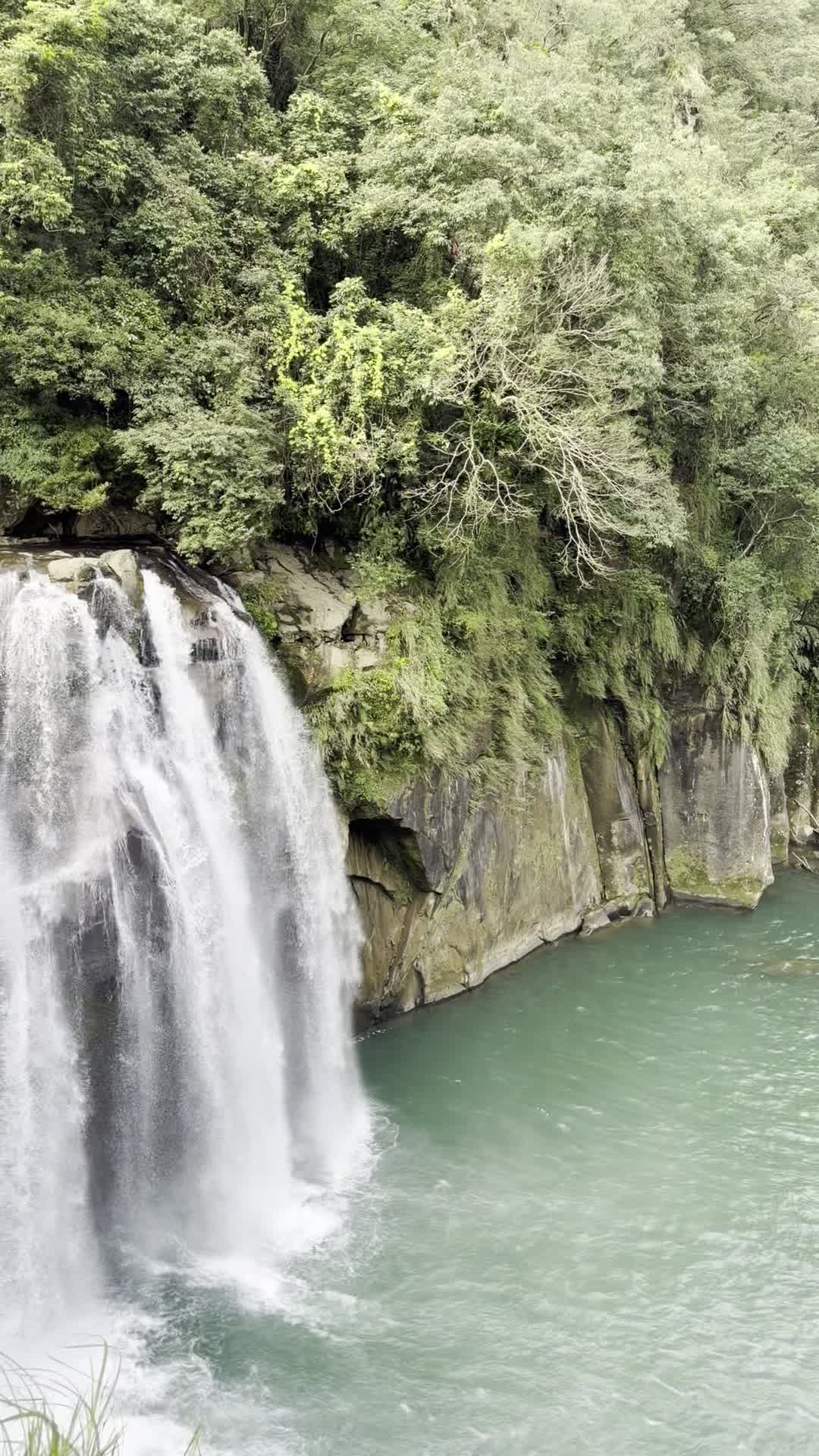 Shifen Waterfall (十分瀑布)