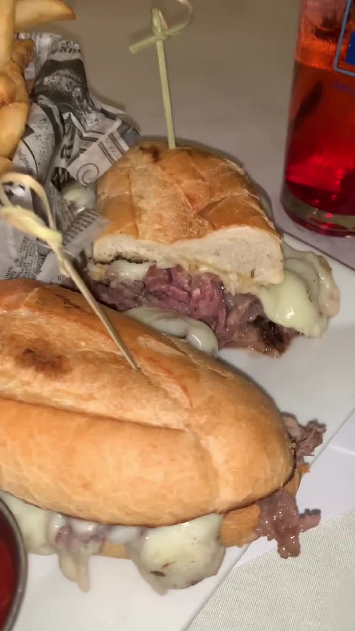 Trotters Bar & Grill