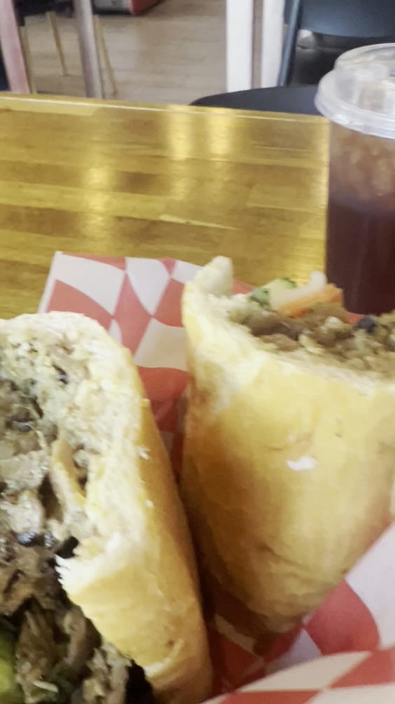 LES BA'GET Vietnamese Cafe