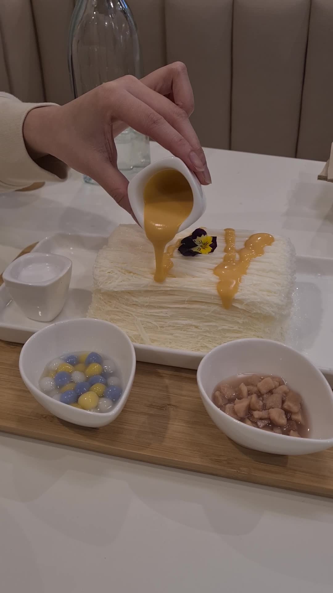 Ed Ae' Unique Thai cafe 1982