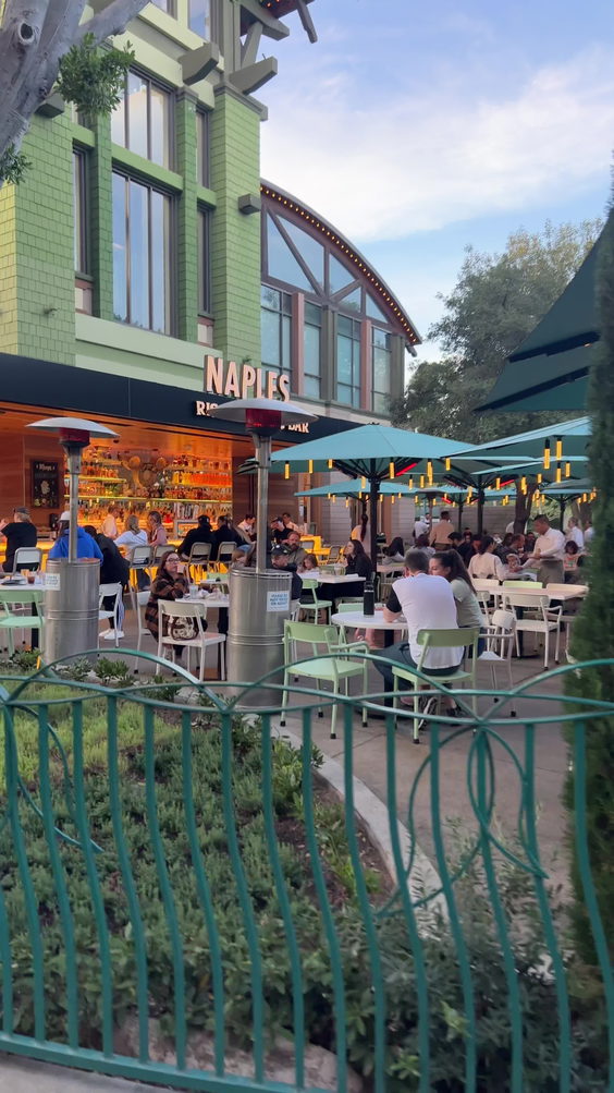 Naples Ristorante e Bar