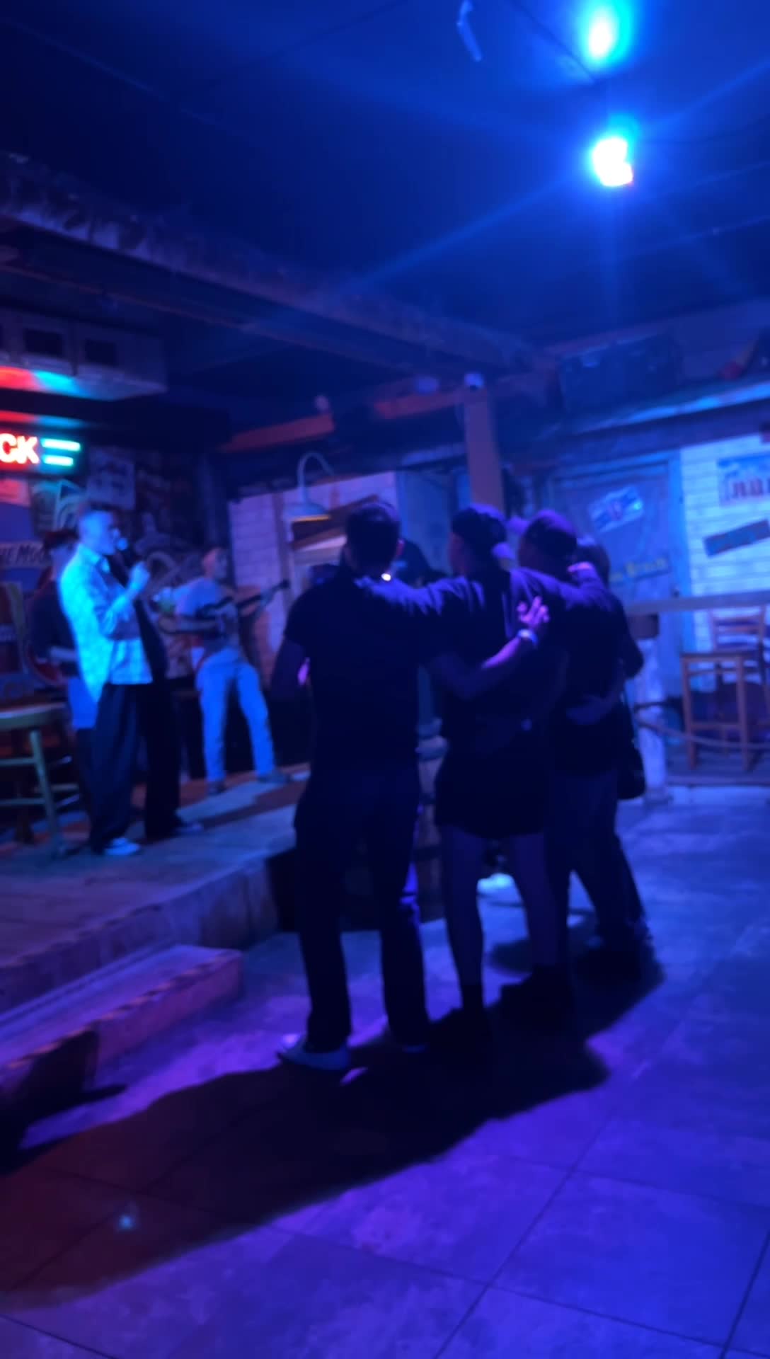 Video review of Papa Joe's Hideaway