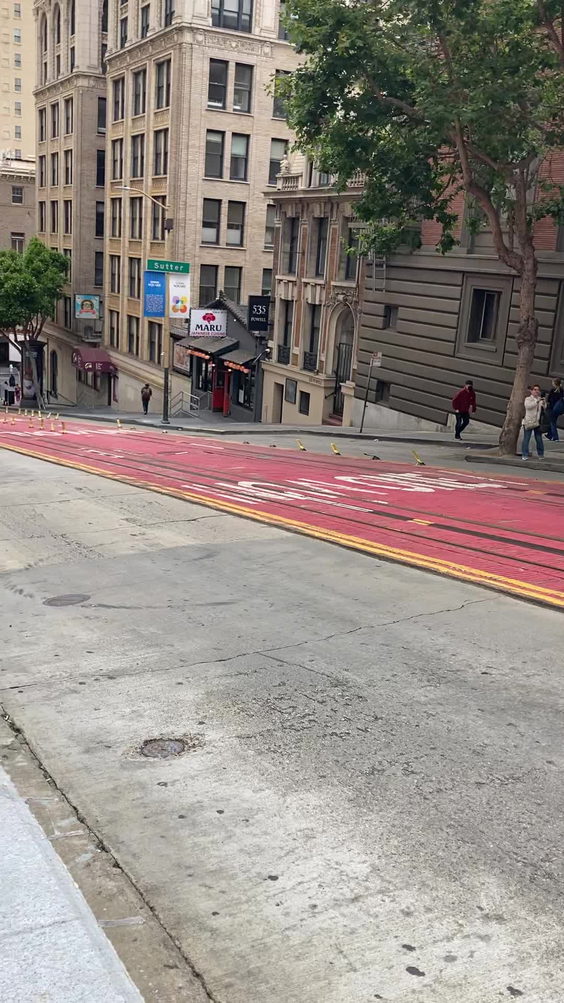 Cable Car Stop - Hyde & Lombard