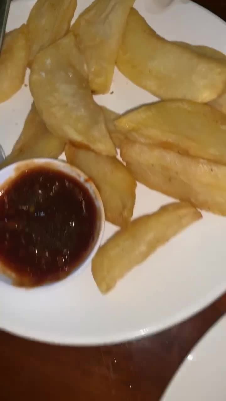 Kayana Babi Guling tutup