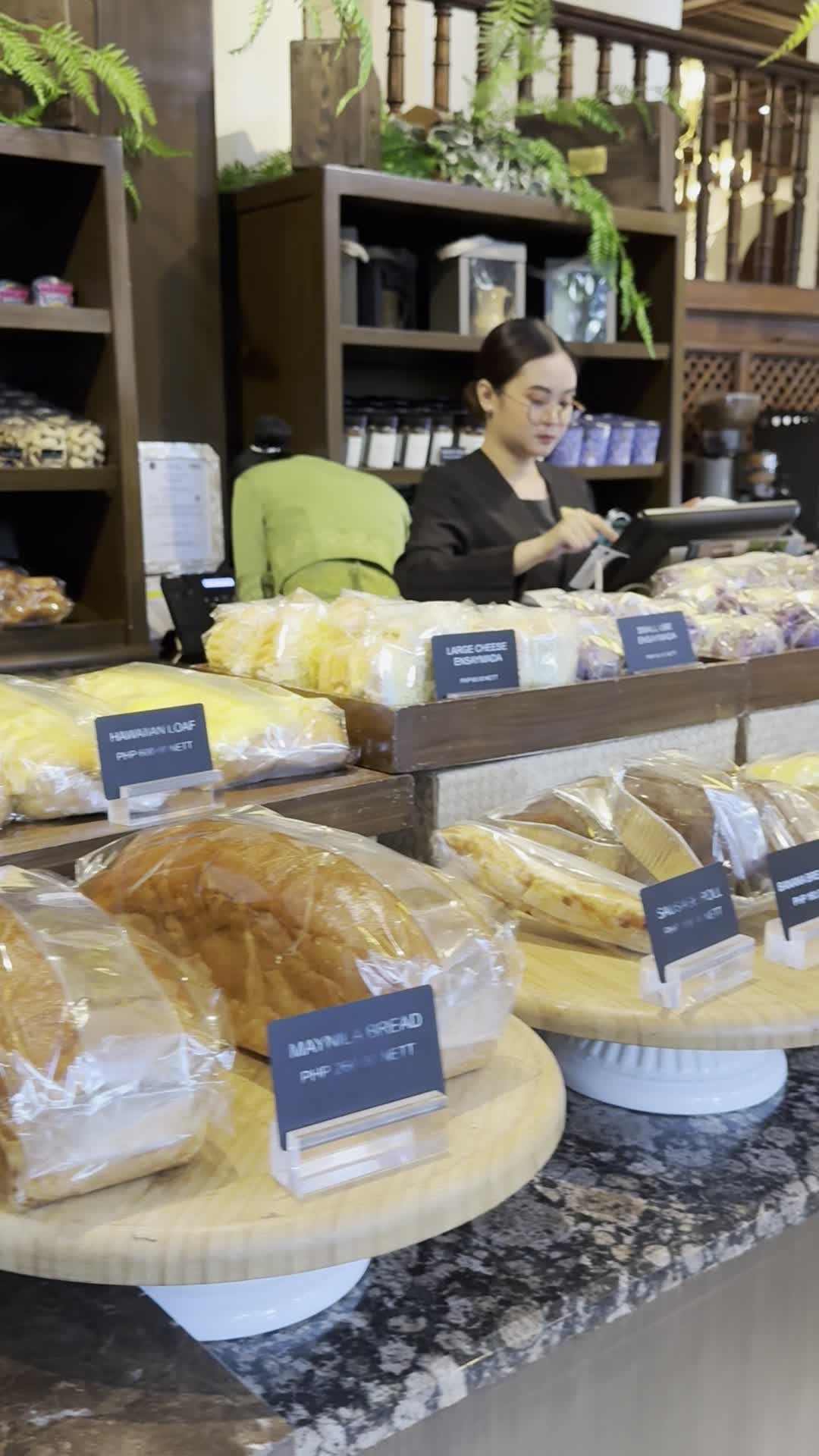 Video review of The Manila Hotel (Manila Hotel)