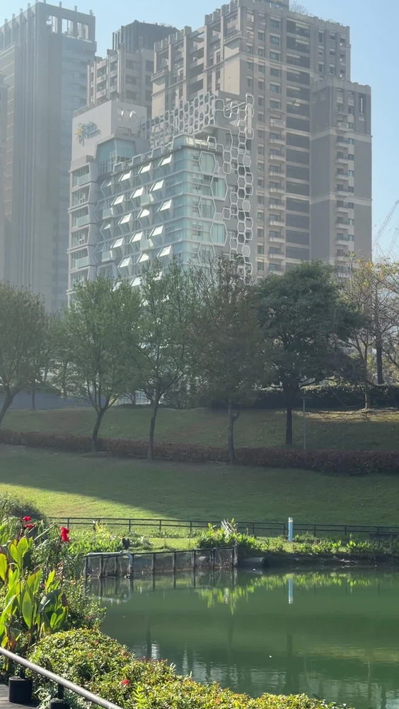 秋紅谷廣場 Maple Garden Park