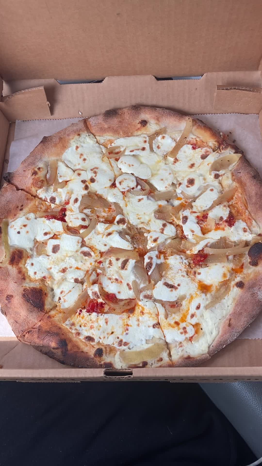 Colombo’s 900 Degrees Pizza