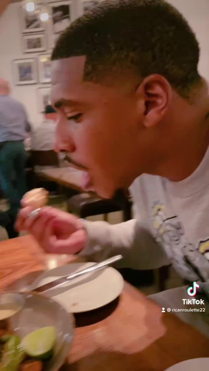 Video review of Wolfgang Puck Bar & Grill