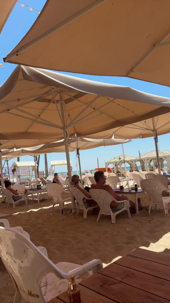 La Mer Beach