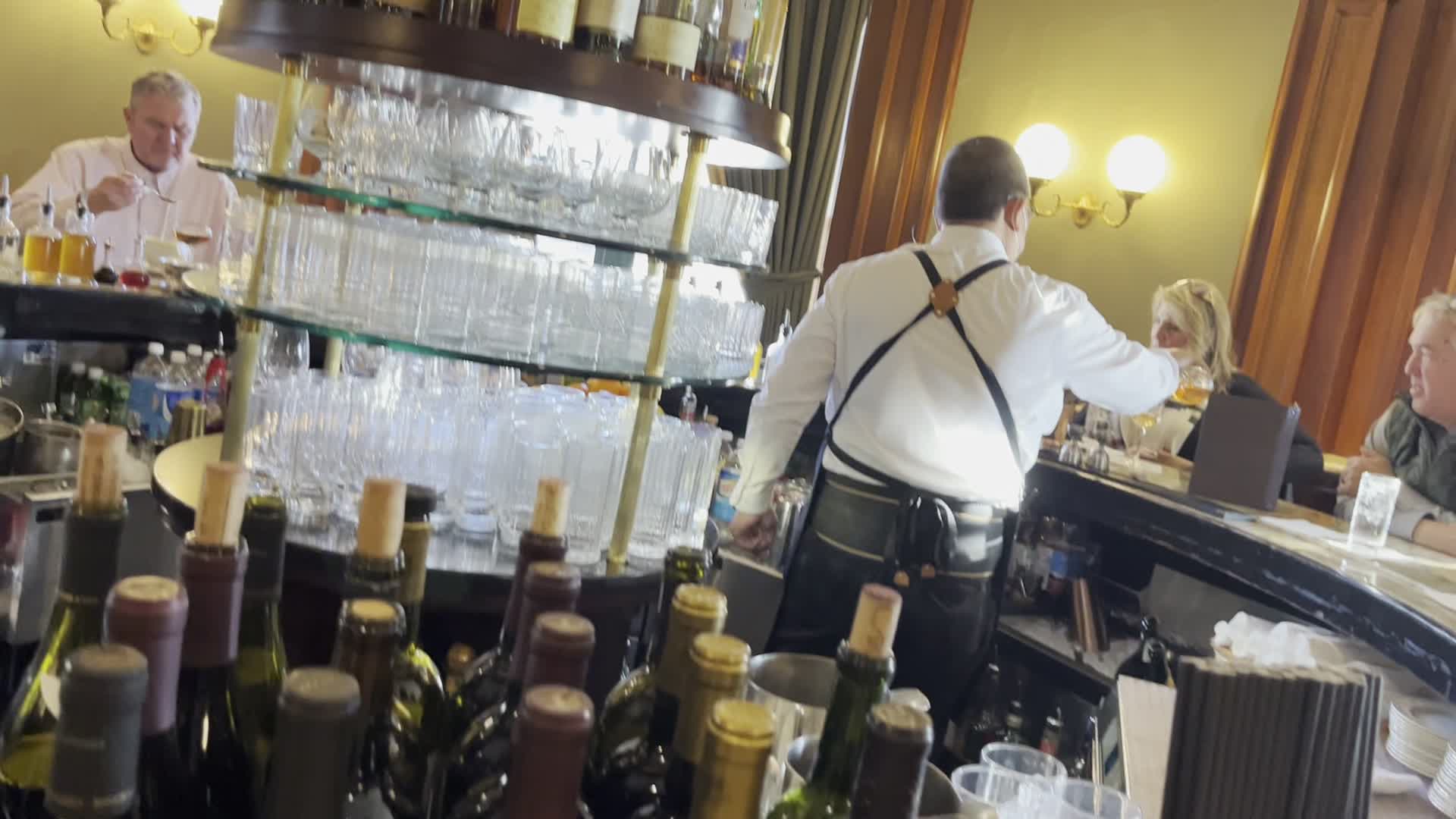 Video review of Round Robin Bar