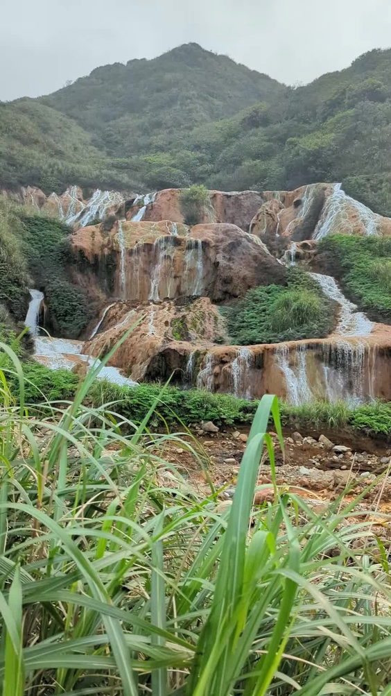 黄金瀑布 The Golden Waterfall
