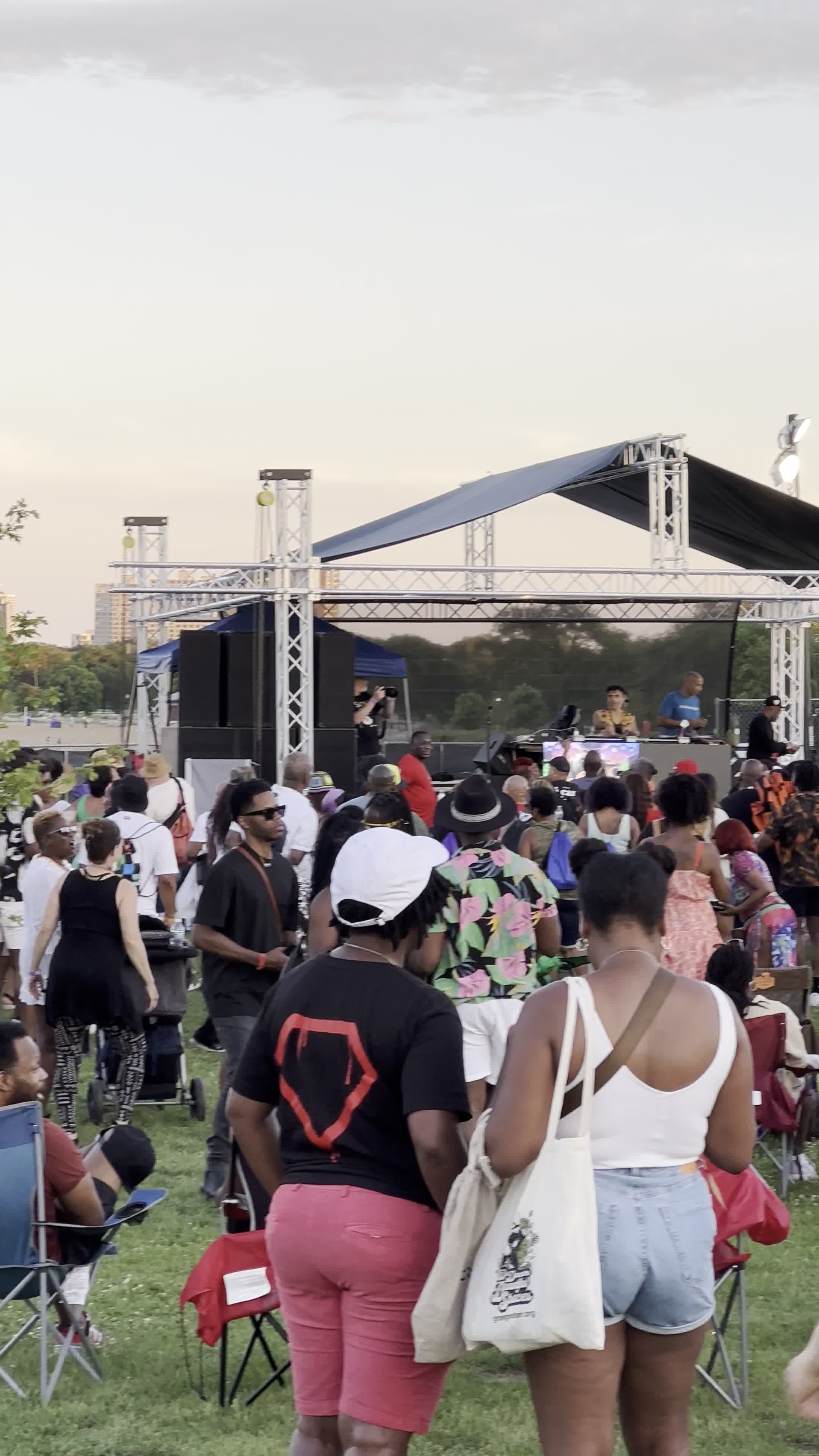 Video review of 39th St Beach