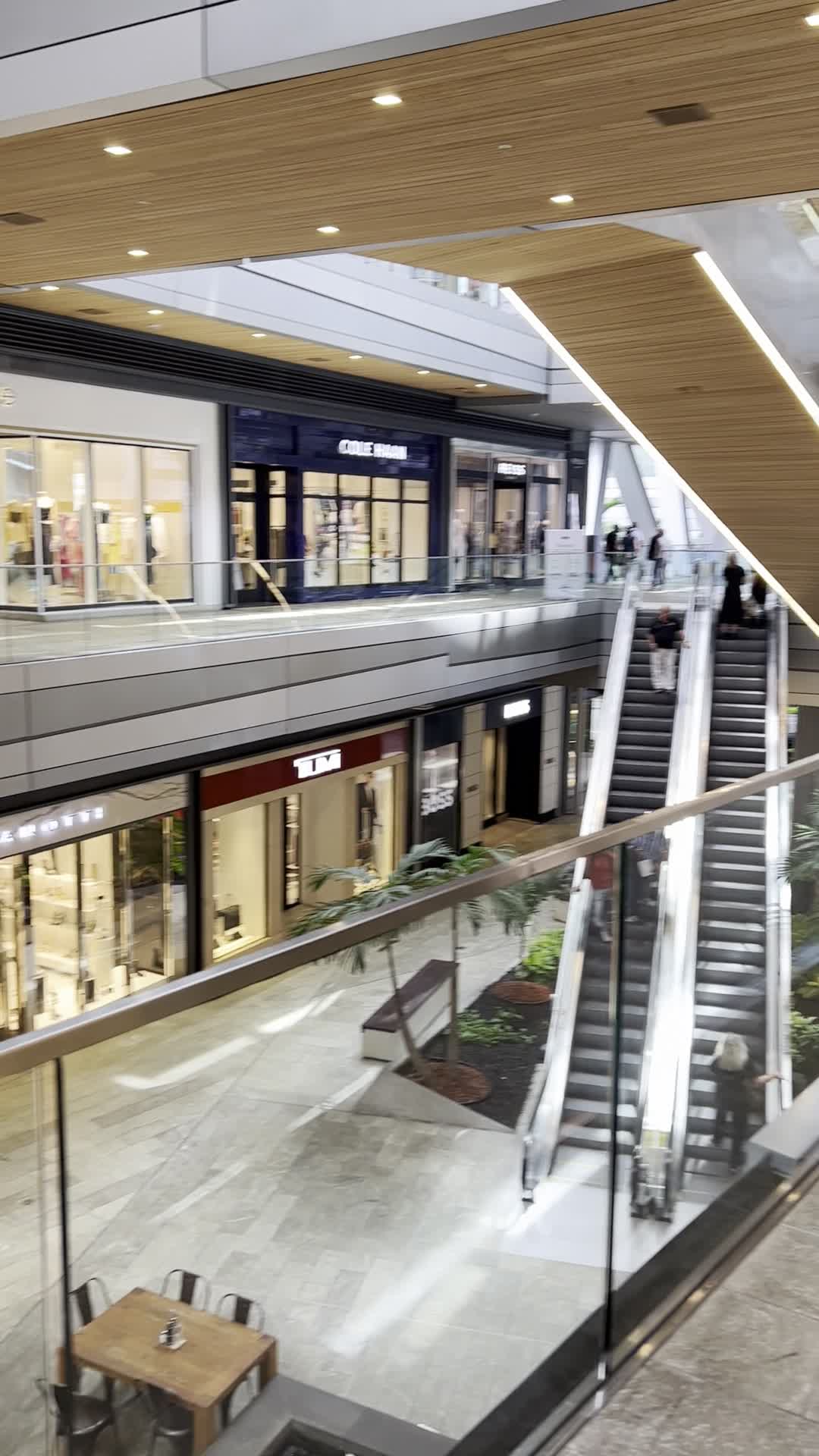 Video review of Apple Brickell City Centre