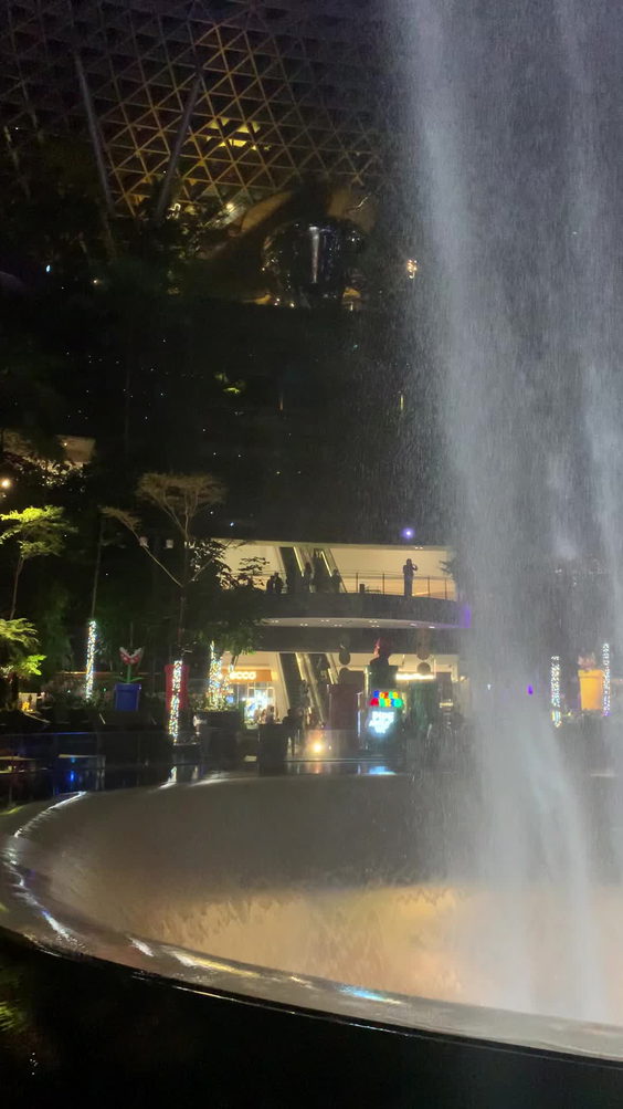 HSBC Rain Vortex - Jewel Changi Airport