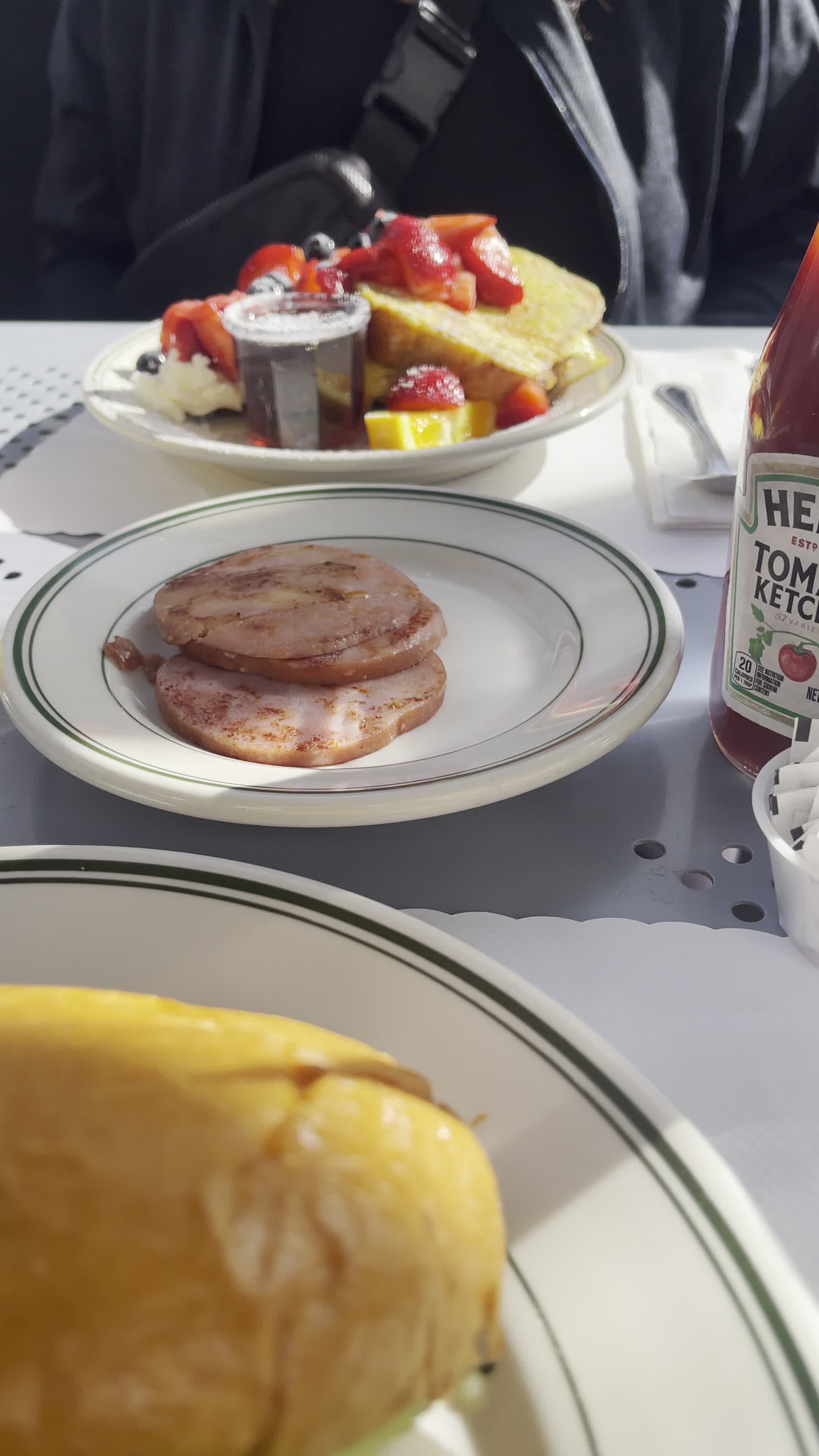 Video review of Mama's On Washington Square