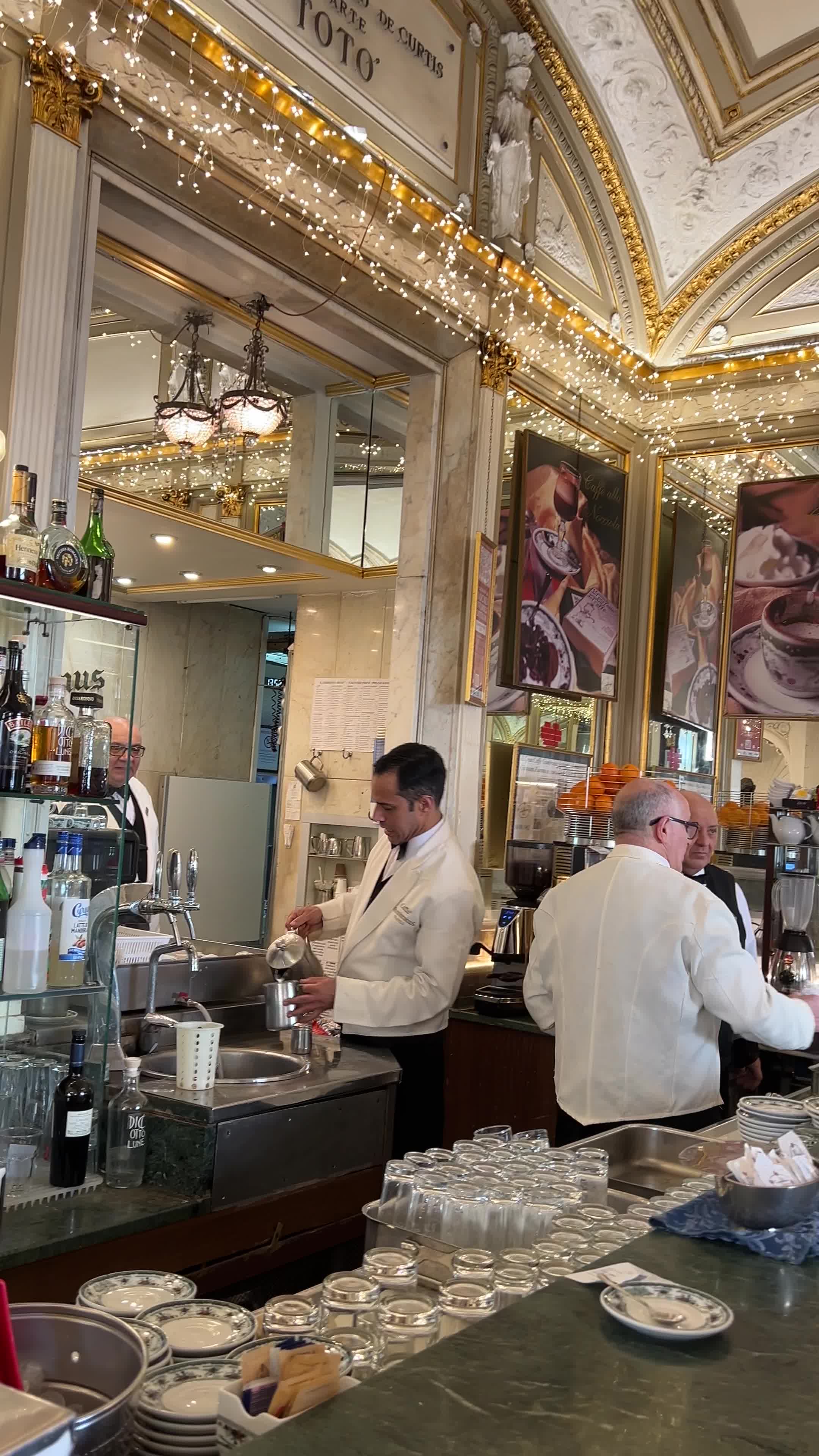 Video review of Gran Caffè Gambrinus