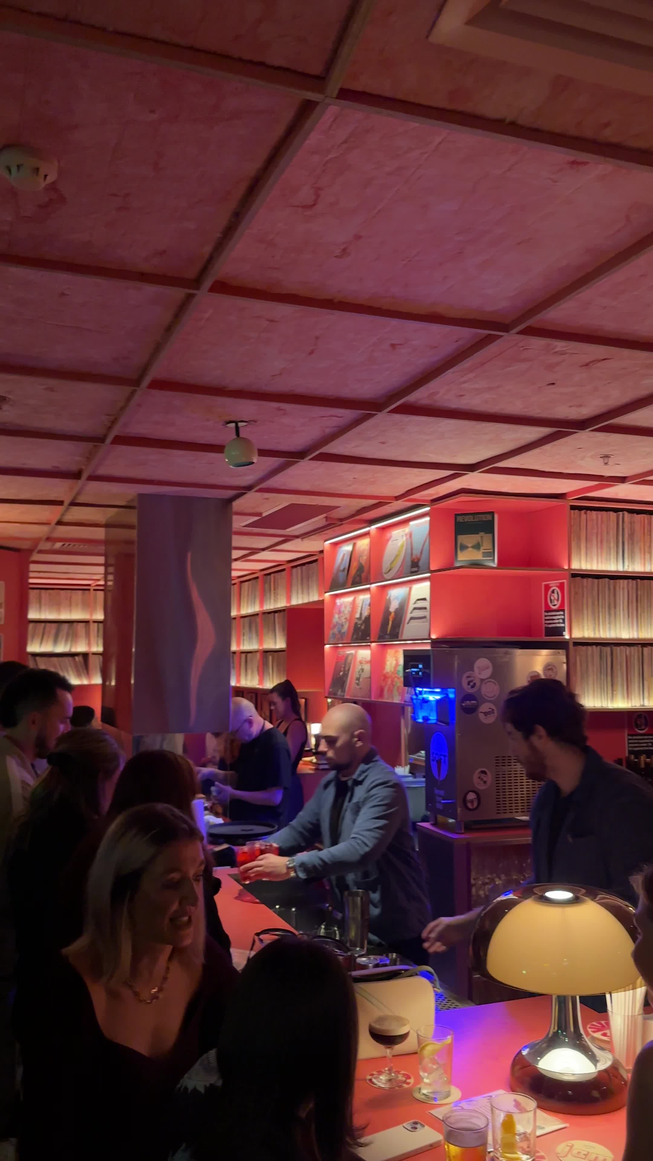 Video review of Felix Bar & Bistro