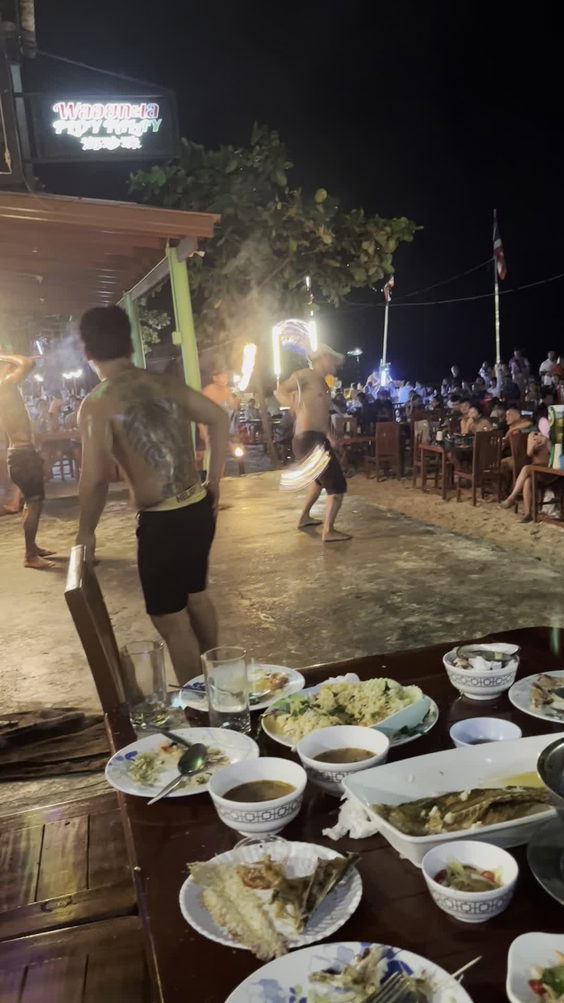 พลอยทะเล (Ploytalay Restaurant)