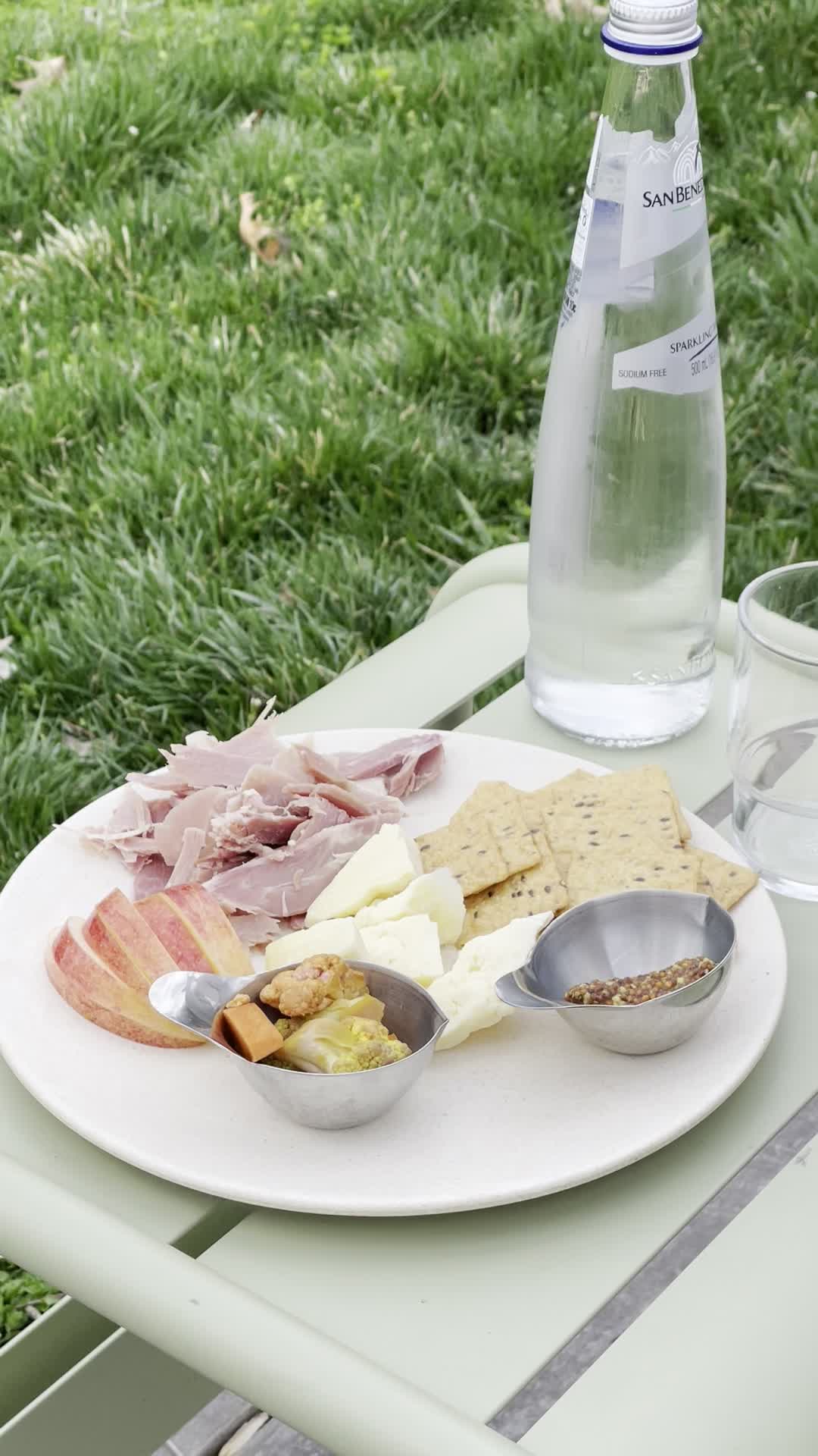 Video review of Glenstone Cafe