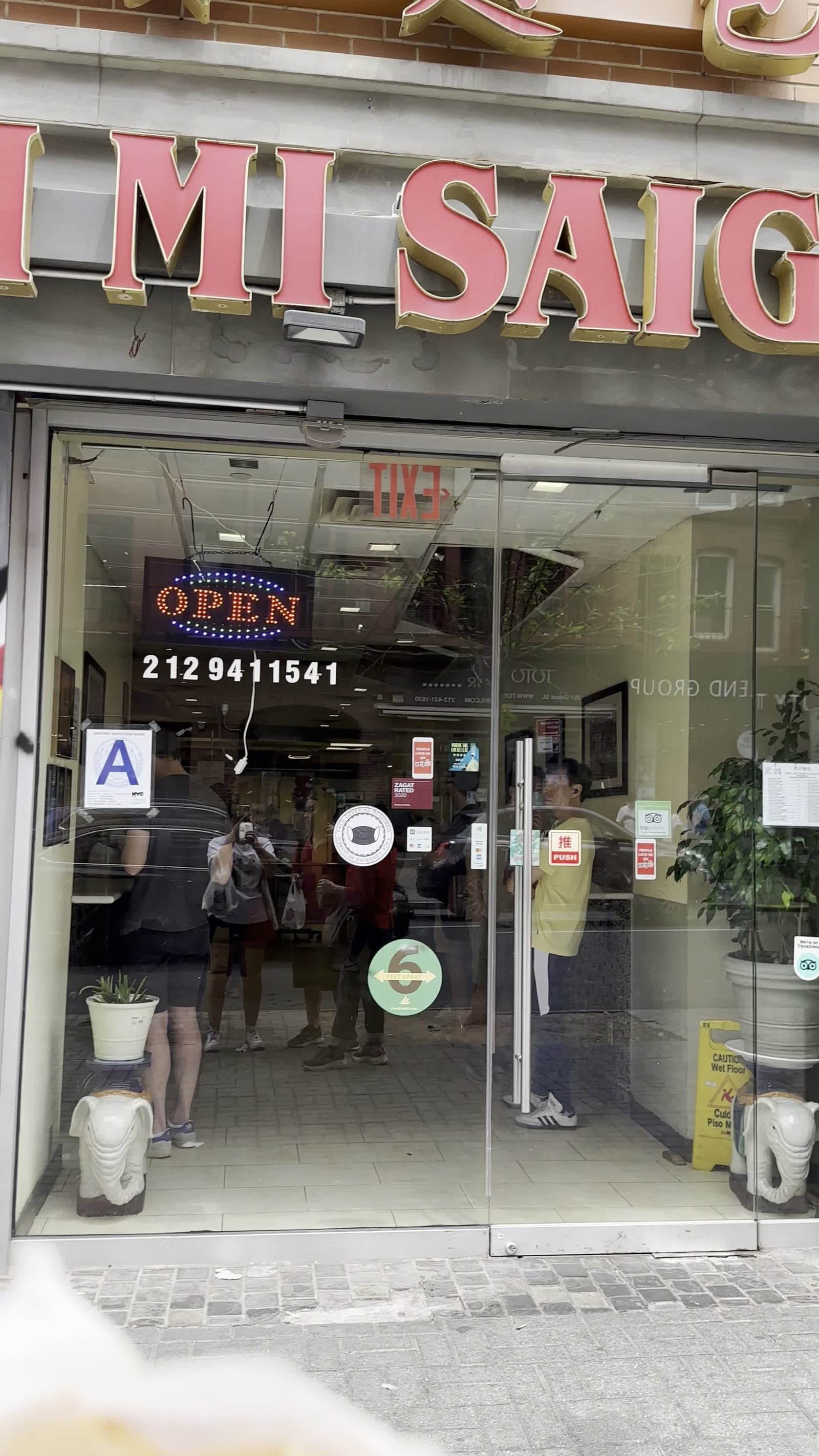 Video review of Bánh Mì Saigon