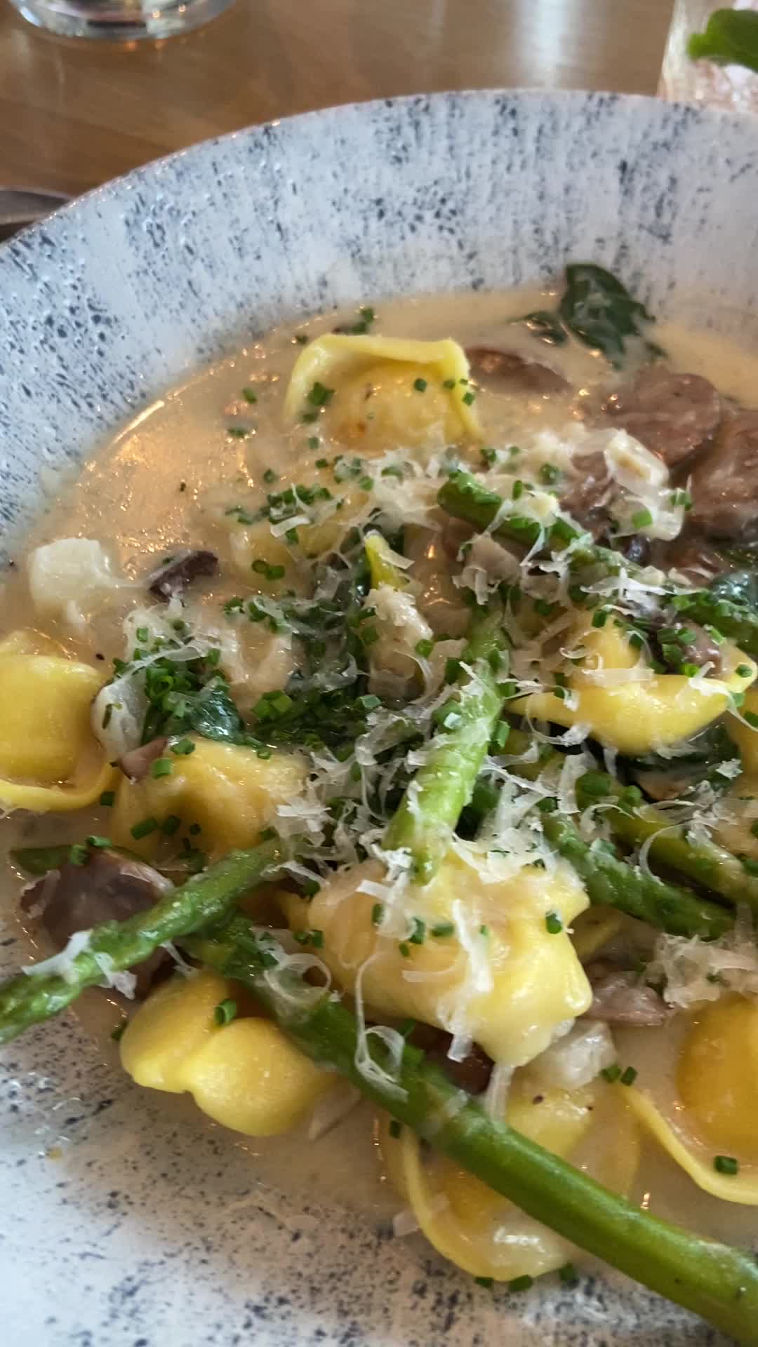 Earls Restaurant & Bar