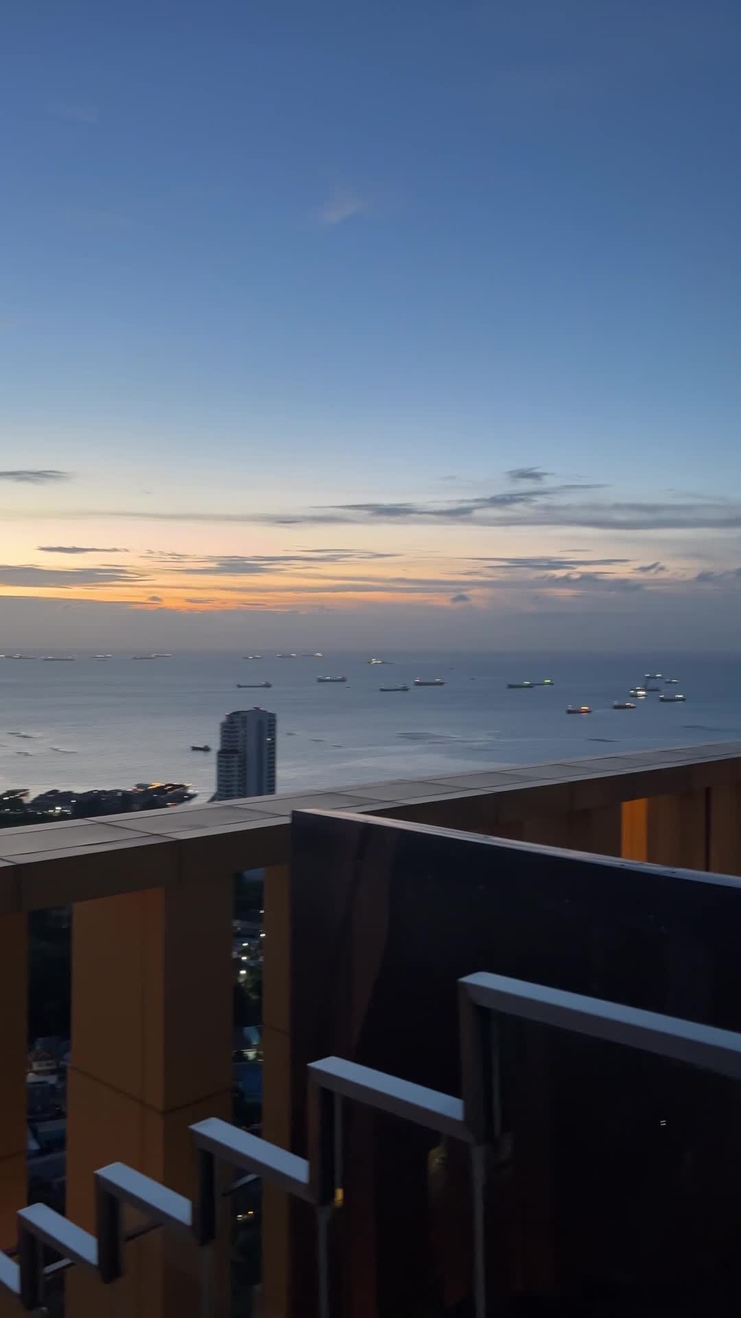 KnightsBridge The Ocean Sriracha