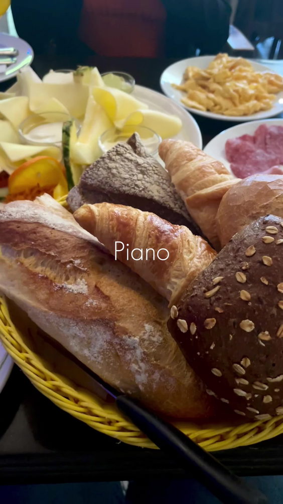 Cafe Piano