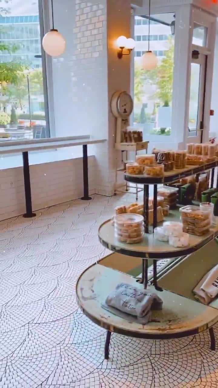 Video review of Tatte Bakery & Cafe | Pier 4