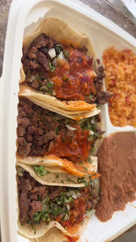 Los Gallos Taqueria