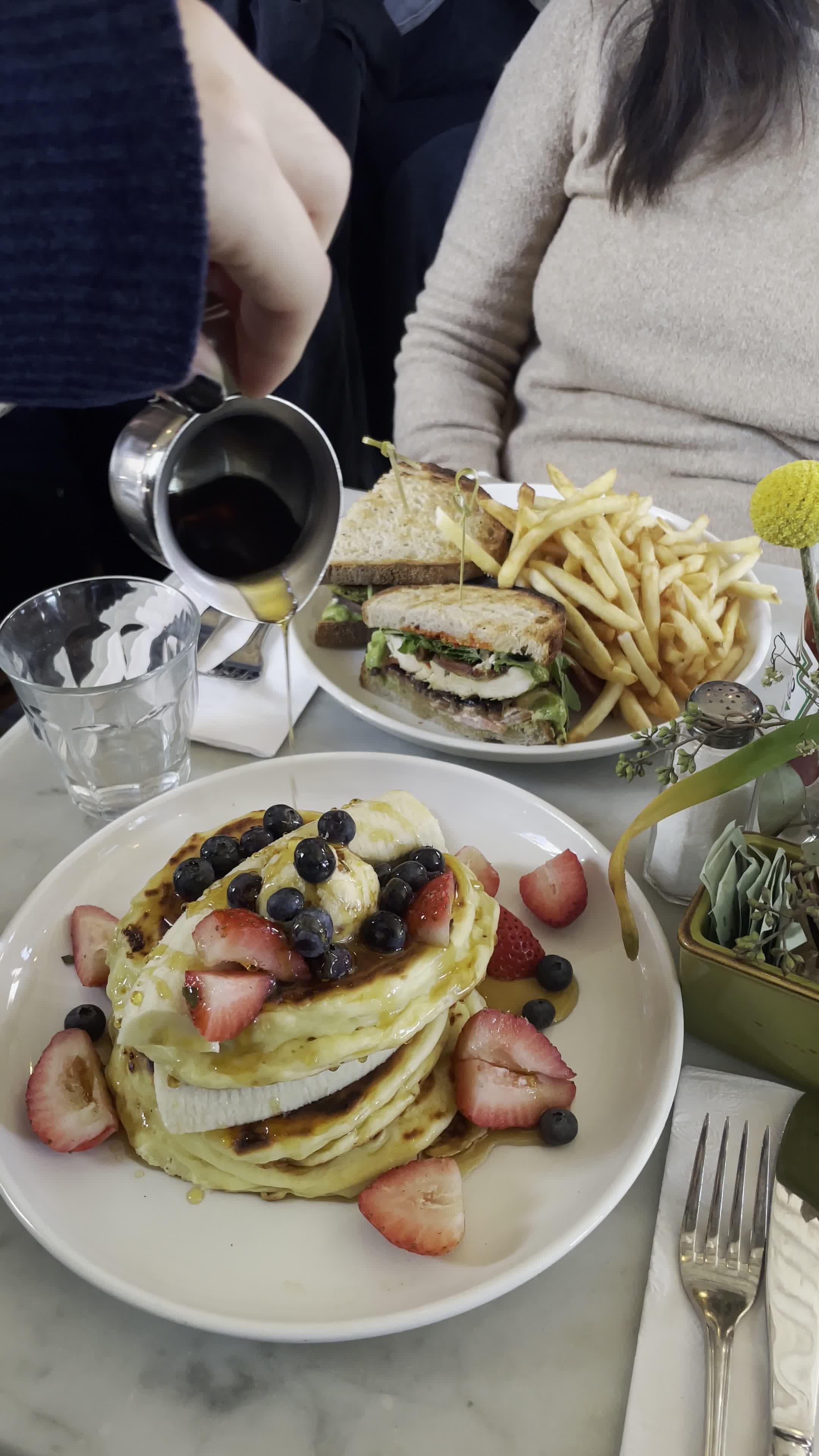 Video review of Five Leaves