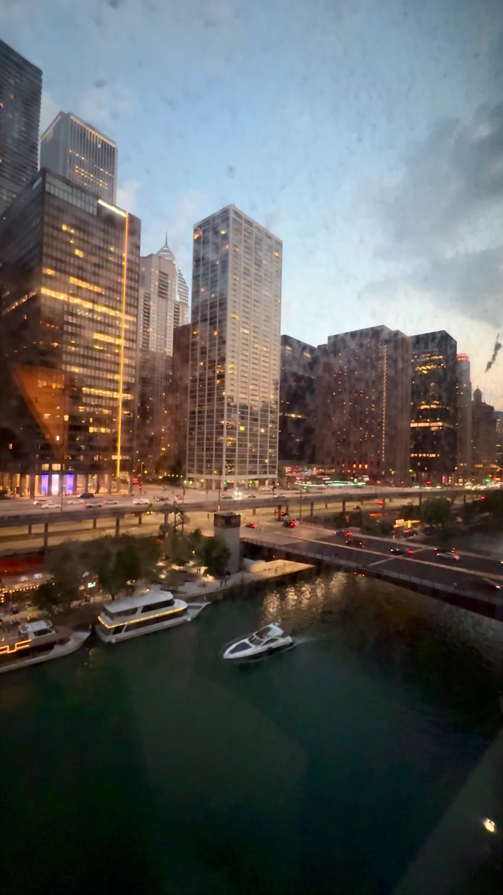 Video review of Sheraton Grand Chicago Riverwalk
