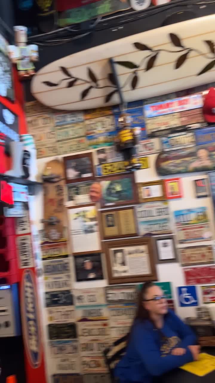 Video review of Hodad's Downtown