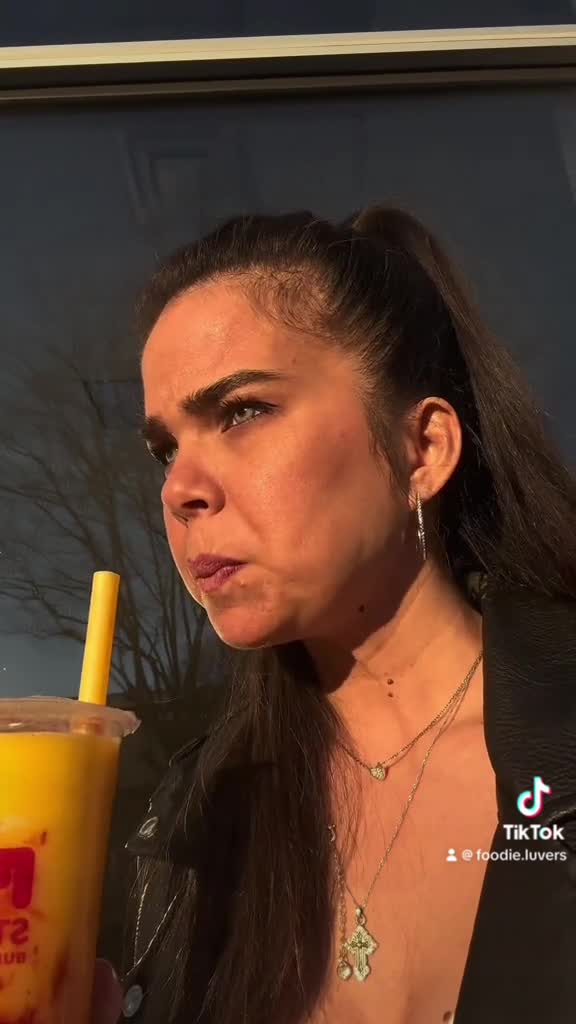 Video review of Fat Straws Bubble Tea