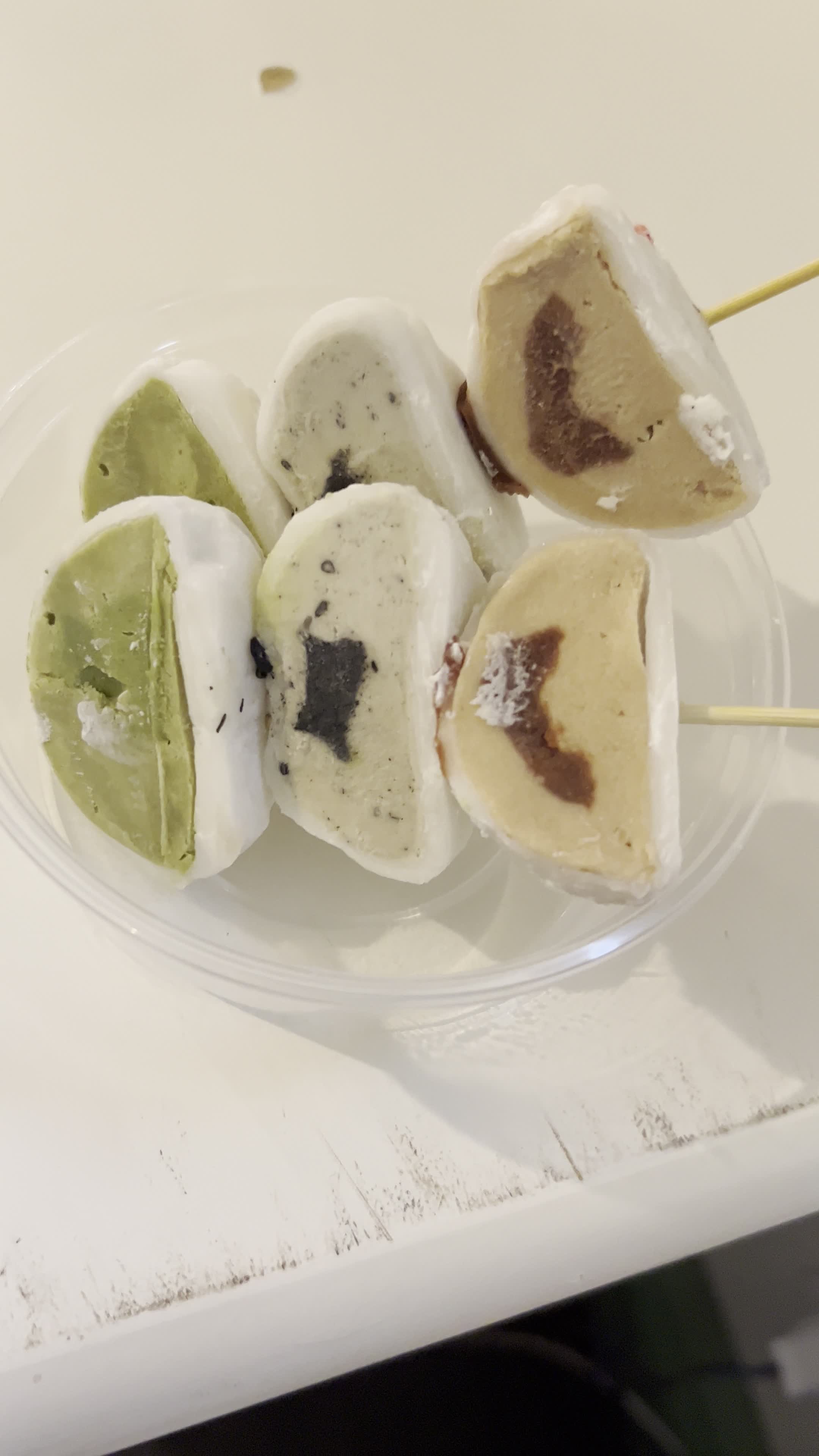Video review of Mochii