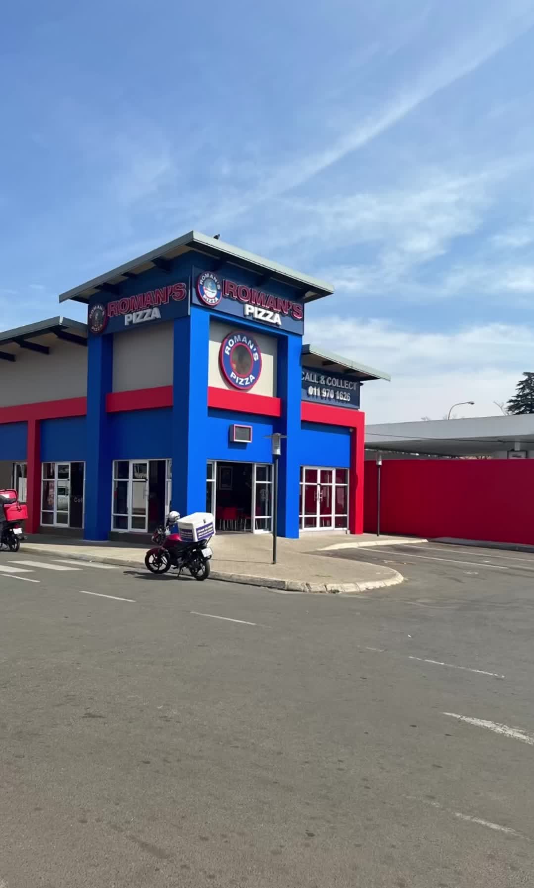 Serves Vegetarian dishes Has Kids Menu